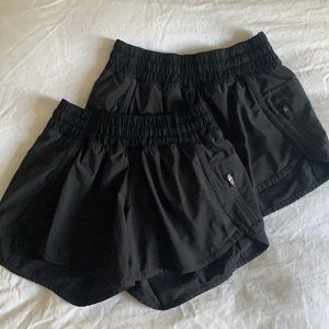 Lululemon BUNDLE 2 pairs of tracker shorts 4”